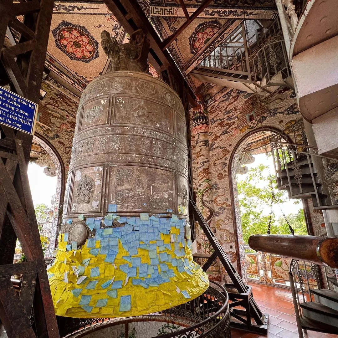 Toàn cảnh Chùa Ve Chai